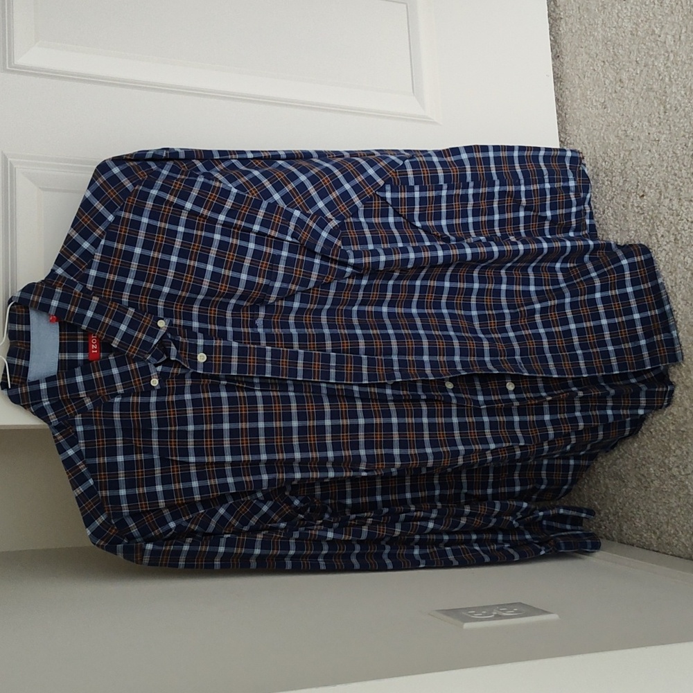 Men's Izod long sleeve collared shirt
